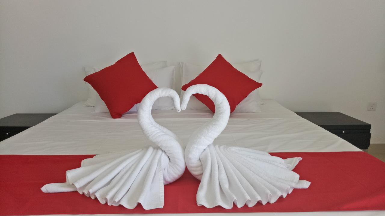 Grand Riverine Bed & Breakfast Kotugoda ภายนอก รูปภาพ