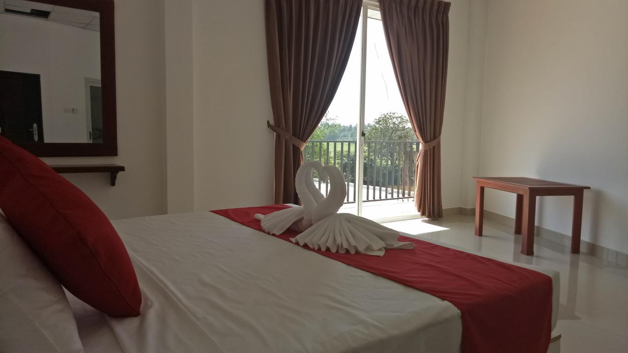 Grand Riverine Bed & Breakfast Kotugoda ภายนอก รูปภาพ
