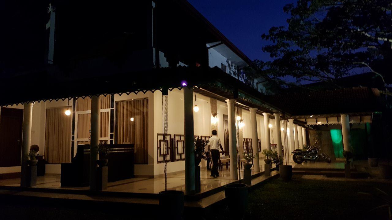 Grand Riverine Bed & Breakfast Kotugoda ภายนอก รูปภาพ
